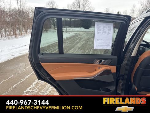 Used 2024 BMW X7 xDrive40i w/ Premium Package image 48