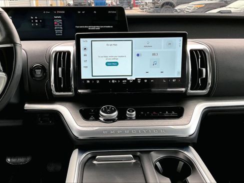 Used 2025 Ford Expedition Max Platinum image 6