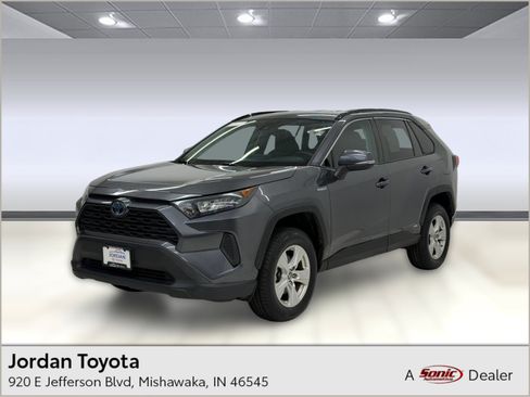 Used 2021 Toyota RAV4 LE AWD/4WD image 1