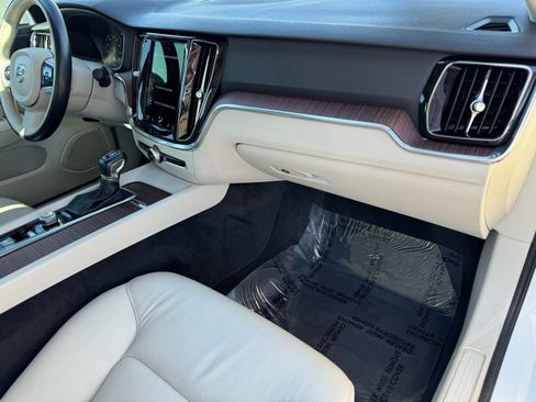 Used 2021 Volvo S60 T5 Momentum w/ Climate Package image 13