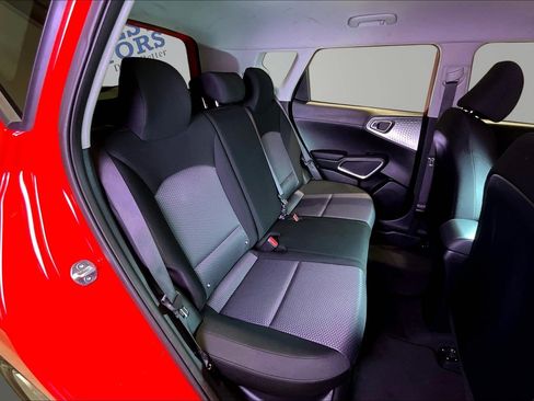 Used 2025 Kia Soul LX w/ LX Technology Package FWD image 24