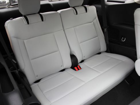 Used 2025 Ford Explorer Platinum w/ LUX Leather Package image 27