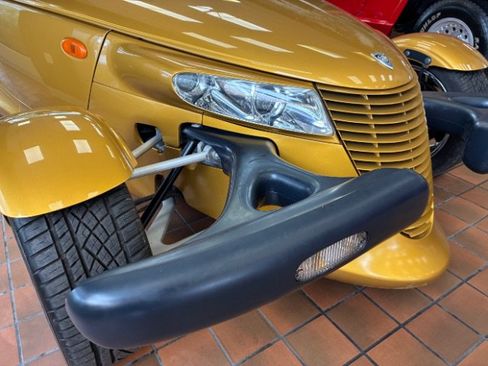 Used 2002 Chrysler Prowler RWD image 2