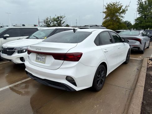 Certified 2022 Kia Forte LXS w/ LXS Technology Package FWD image 6
