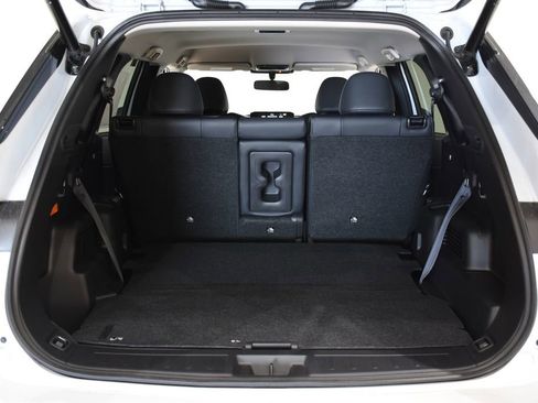 New 2025 Mitsubishi Outlander SE image 28