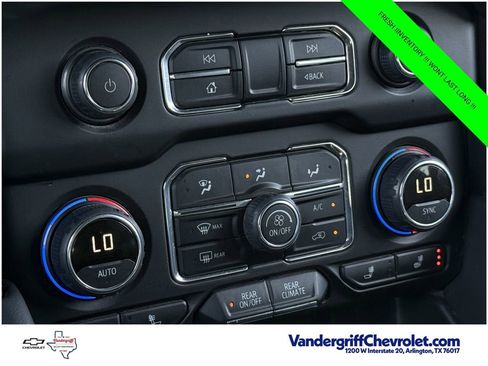 Certified 2024 Chevrolet Suburban Z71 w/ Luxury Package AWD/4WD image 13