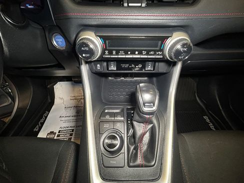 Used 2021 Toyota RAV4 SE image 11