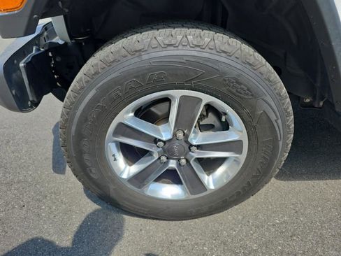 Used 2021 Jeep Wrangler Unlimited Sahara image 23