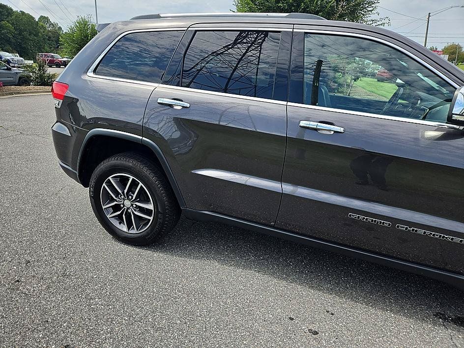 Used 2017 Jeep Grand Cherokee Limited AWD/4WD image 9