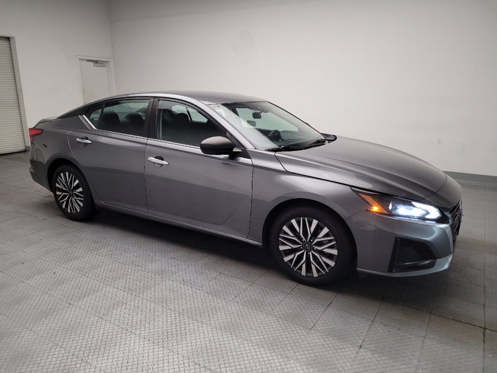 Used 2024 Nissan Altima 2.5 SV FWD image 11