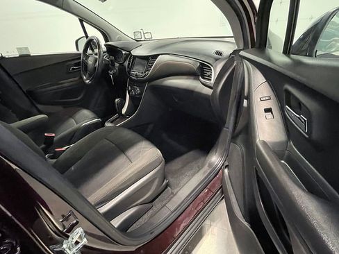 Used 2020 Chevrolet Trax LT image 22