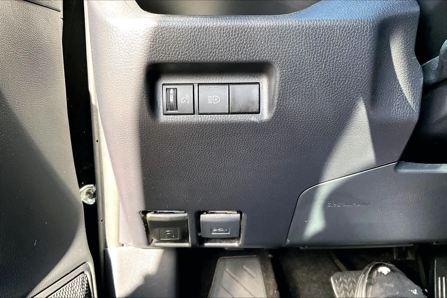Certified 2025 Toyota RAV4 LE AWD/4WD image 34