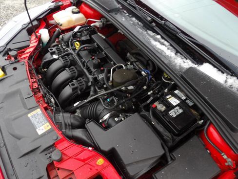 Used 2015 Ford Focus SE w/ SE Sport Package image 19