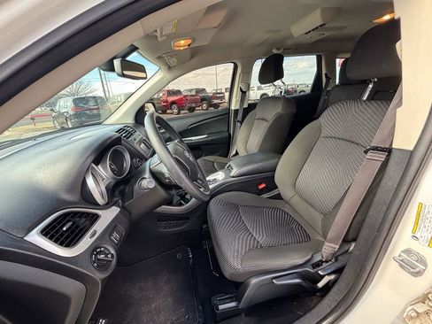 Used 2019 Dodge Journey SE image 13