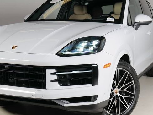 Certified 2026 Porsche Cayenne AWD/4WD image 28