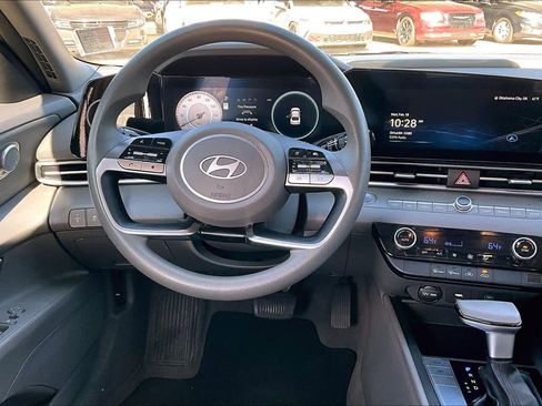 Used 2024 Hyundai Elantra SEL image 7