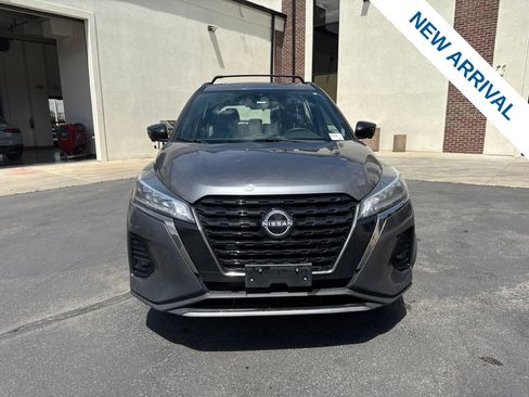 Used 2023 Nissan Kicks SR w/ SR Premium Package FWD image 2