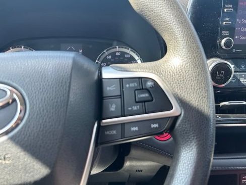 Used 2022 Toyota Highlander L FWD image 24