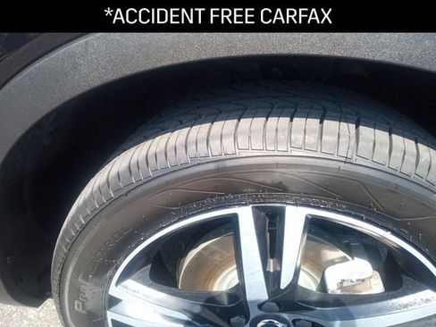 Used 2022 Volvo XC40 T5 R-Design image 5