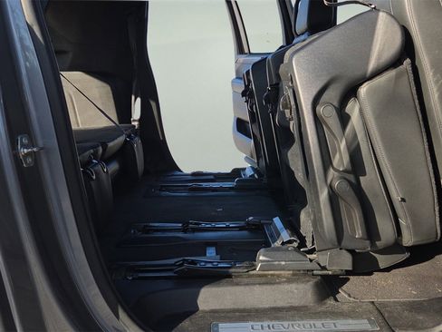Used 2021 Chevrolet Suburban Z71 image 39