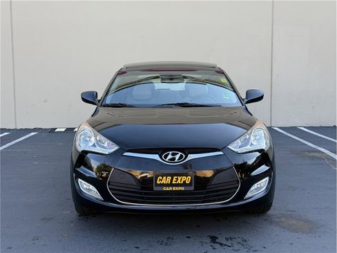 Used 2013 Hyundai Veloster w/ Style Pkg image 2