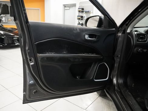 Used 2018 Jeep Compass Limited w/ Navigation Group image 5