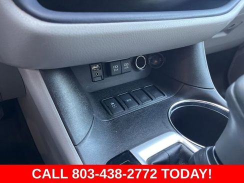 Used 2019 Toyota Highlander XLE FWD image 25