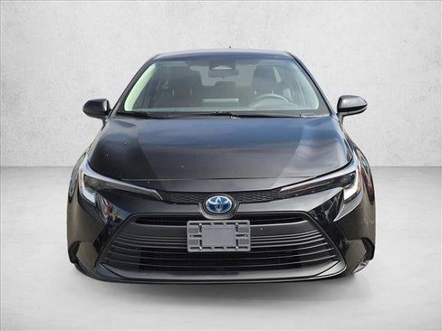 Used 2023 Toyota Corolla LE FWD image 3