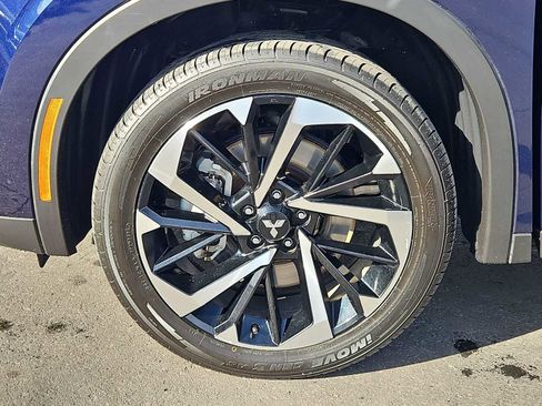 Used 2022 Mitsubishi Outlander SE image 14