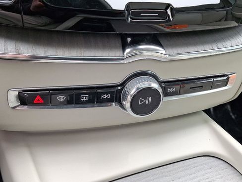 Certified 2023 Volvo XC60 B5 Plus w/ Climate Package AWD/4WD image 16