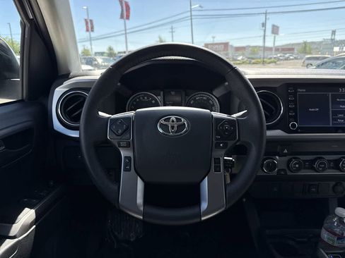 Used 2020 Toyota Tacoma SR5 w/ SR5 Appearance Package (SM) AWD/4WD image 16