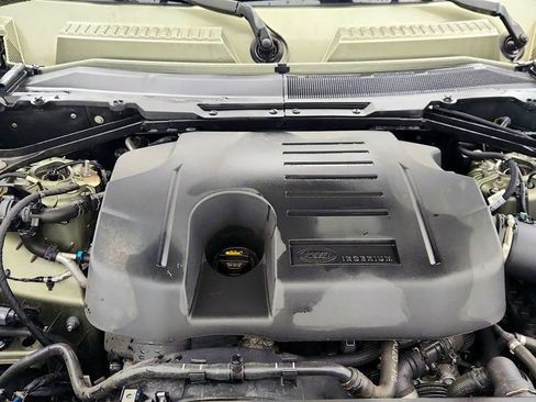 Used 2023 Land Rover Defender 130 S image 27