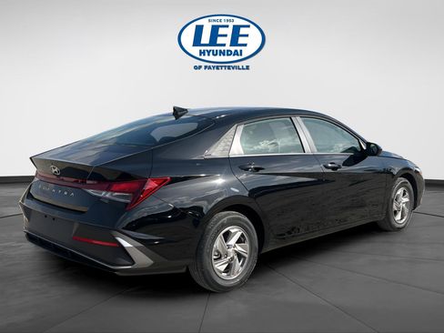 New 2026 Hyundai Elantra SE image 7