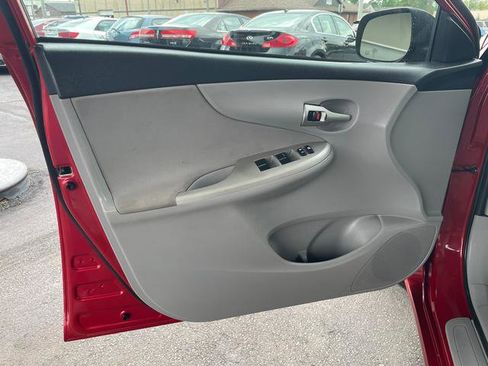 Used 2013 Toyota Corolla LE FWD image 9