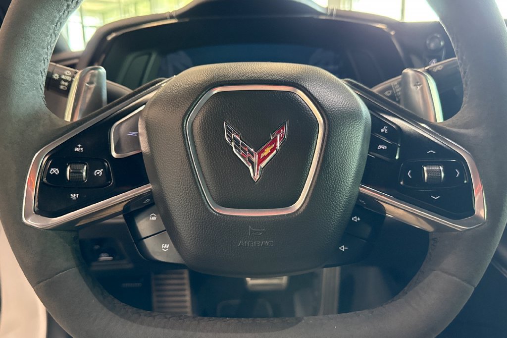 Used 2021 Chevrolet Corvette Stingray Coupe w/ Z51 Performance Package RWD image 23