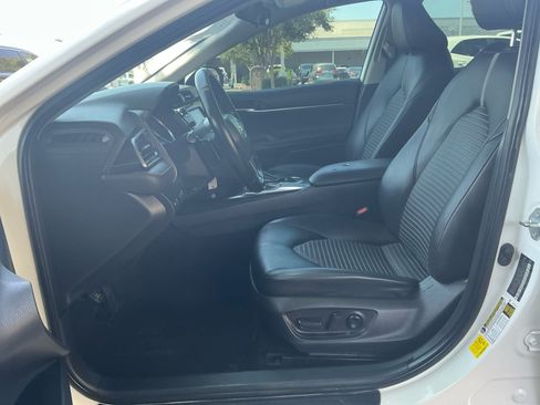 Used 2020 Toyota Camry SE FWD image 14
