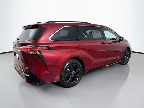 Certified 2021 Toyota Sienna XSE w/ XSE Plus Package FWD image 8