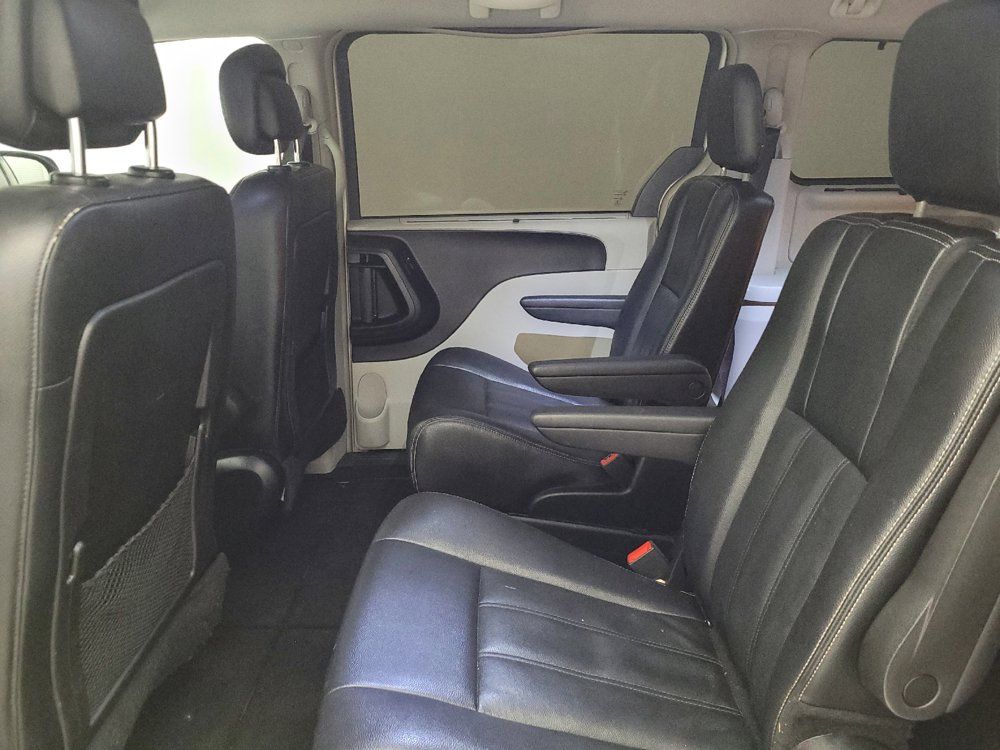 Used 2016 Chrysler Town & Country Touring w/ Driver Convenience Group FWD image 18