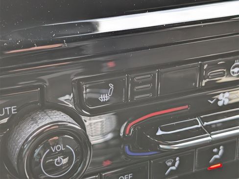 New 2025 Jeep Grand Cherokee Altitude image 18