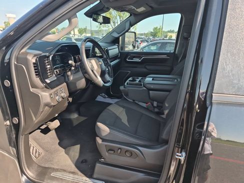 Used 2025 Chevrolet Silverado 2500 LT w/ Convenience Package AWD/4WD image 9
