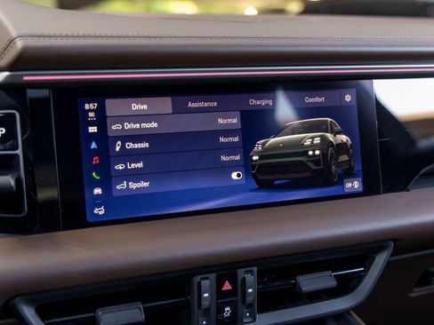 Certified 2026 Porsche Macan Electric RWD image 33