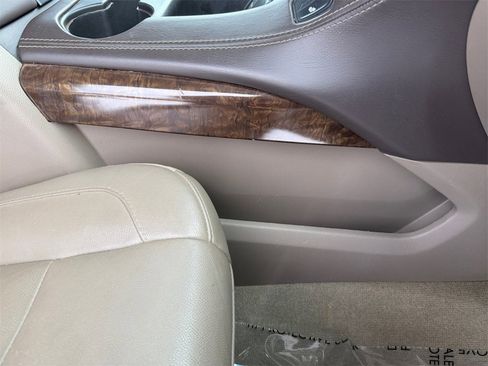 Used 2018 Chevrolet Suburban LT image 39