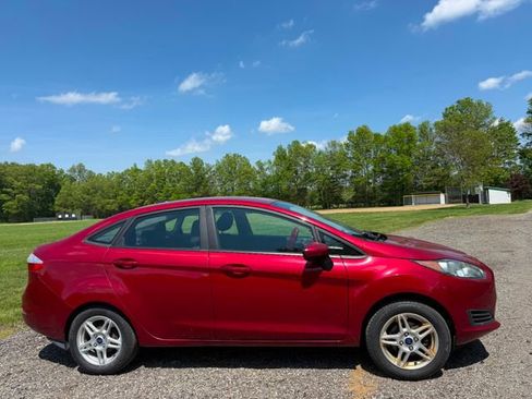 Used 2017 Ford Fiesta SE FWD image 5