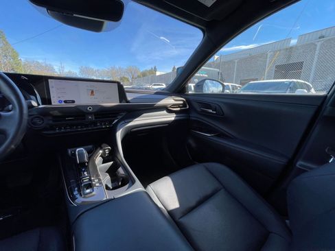 Used 2025 Toyota Crown XLE image 36