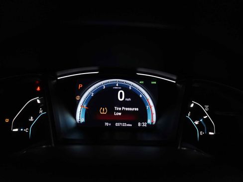 Used 2019 Honda Civic Touring image 19