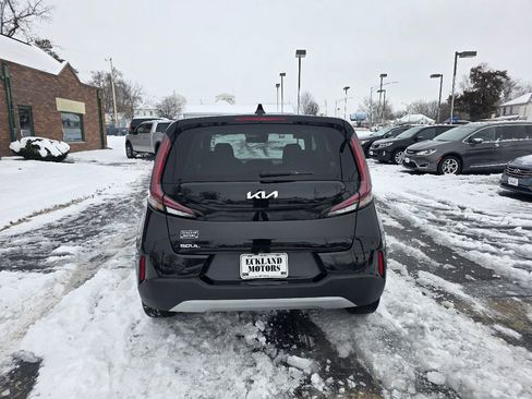 Used 2023 Kia Soul LX image 7