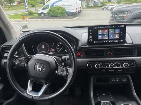 Used 2023 Honda Pilot Touring image 32