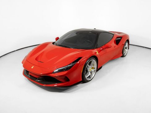 Used 2022 Ferrari F8 Tributo RWD image 2
