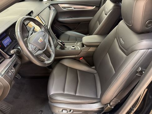 Certified 2023 Cadillac XT5 Luxury AWD/4WD image 5