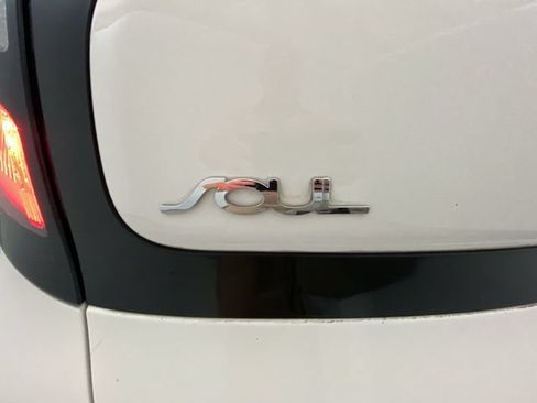 Used 2018 Kia Soul + FWD image 25